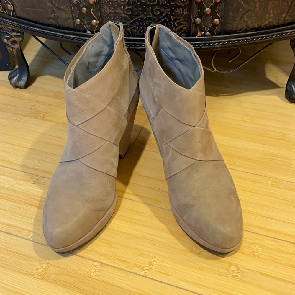 EILEEN FISHER Size 7.5 Preowned Wedge Suede Booties Women Back Zipper Excellent